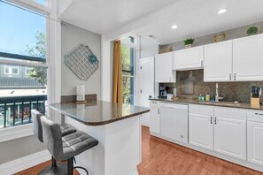 雪櫃、微波爐、��焗爐、爐具