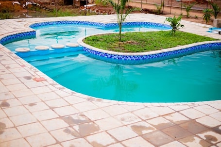 Outdoor pool. Self-contained bed sitter overlooking a beautiful scenery in an animal farm.