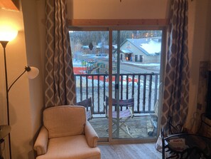 Smart TV, fireplace, DVD player, printers