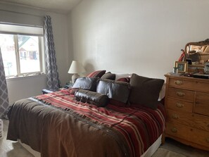3 bedrooms, free WiFi, bed sheets, wheelchair access