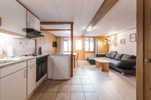 Standard-huoneisto | Oleskelualue | 32–tuumainen taulutelevisio, jossa kaapelikanavat