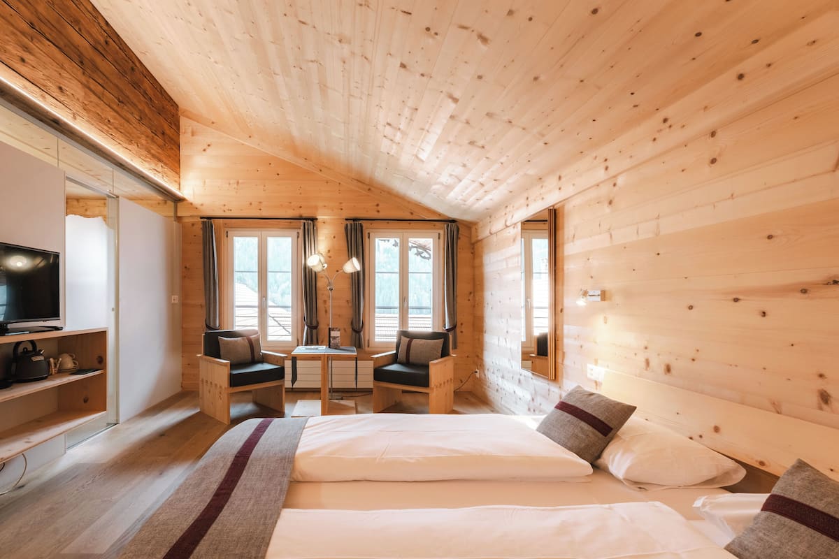 Superior Tek Büyük Yataklı Oda | Masa, güneşlik/perde, ücretsiz kablosuz İnternet, çarşaf takımı