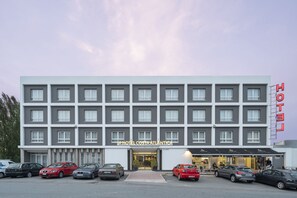 Front of property - Hotel Costa Atlántica (Arteixo)