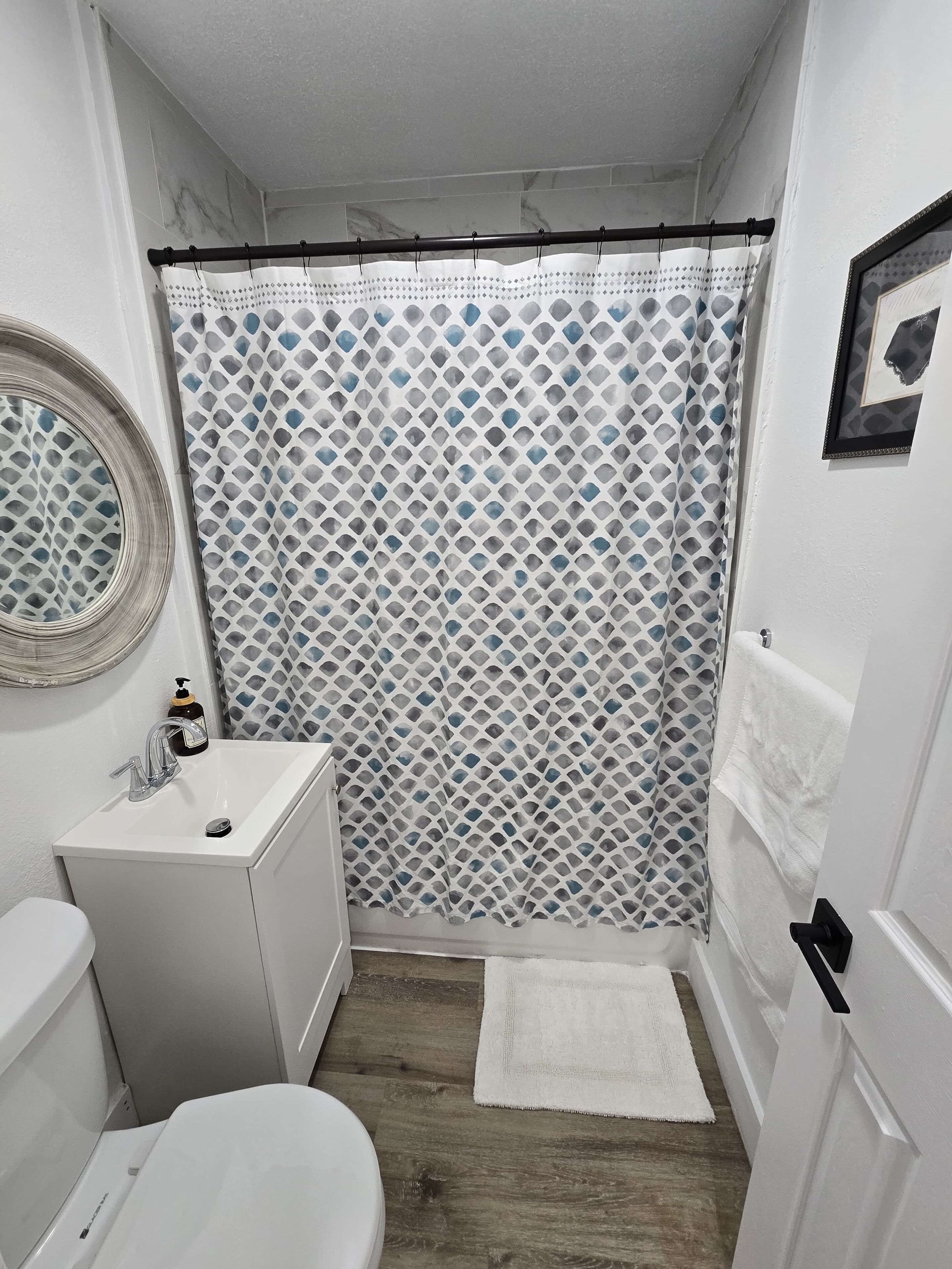 Combined shower/tub, hair dryer, towels, soap