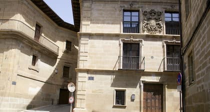 APARTMENT IN A 16TH CENTURY MANOR HOUSE IN LABASTIDA