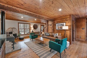 Smart TV, books, music library - HOT TUB w/ Beach Access near Kohler-Andrae (Oostburg)