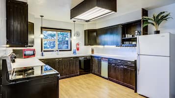 Premium House, 4 Bedrooms, Non Smoking, Mountain View | Private kitchen | Coffee/tea maker, electric kettle, highchair