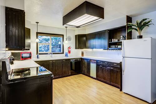 Premium House, 4 Bedrooms, Non Smoking, Mountain View | Private kitchen | Coffee/tea maker, electric kettle, highchair
