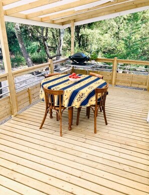Outdoor dining - Mobile home for 6 people (Sillans-la-Cascade)