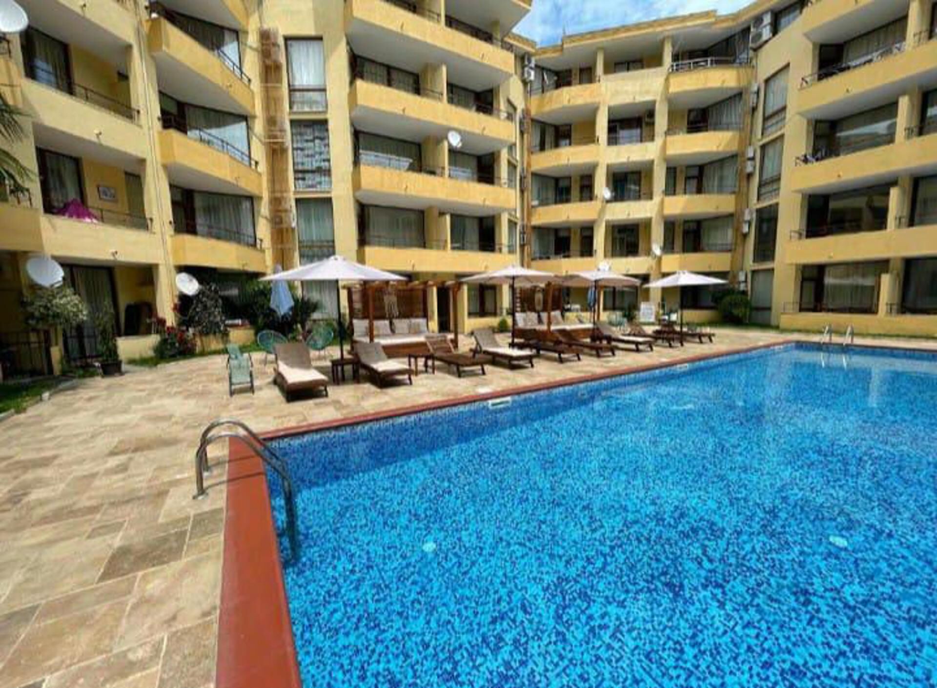 Apartment | Pool | Outdoor pool