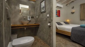 Shower, hair dryer, towels, toilet paper - your favorite hangout on Bonaire (Kralendijk)