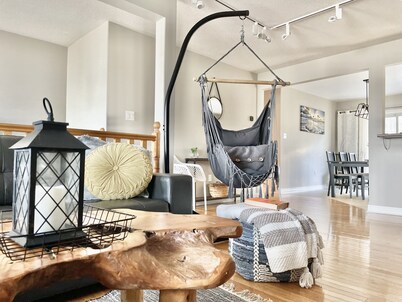 Vacation Escape ~Sauna~Fireplace ~BBQ~ Outdoor Fire-pit ~Ping pong 