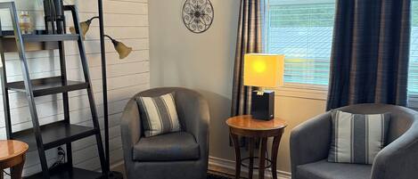 1 slaapkamer, een strijkplank/strijkijzer, gratis wifi, beddengoed