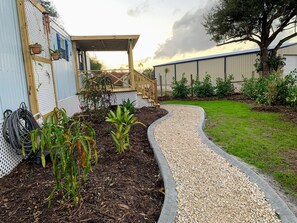 المنطقة المحيطة بالمنشأة