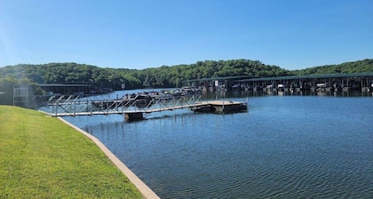 Lakefront Parkview Bay 3BR/2bath Condo, 3 Pools