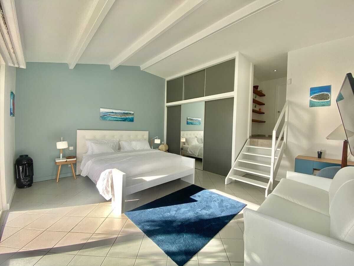 3 sovrum, skrivbord, strykjärn/strykbräda och resesäng