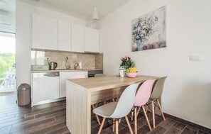 Fridge, microwave, oven, dishwasher - Beautiful apartment in Okrug Gornji (Okrug Gornji)