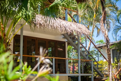 Flex House – Full Home with Pool and Guest House, Close to the Beach