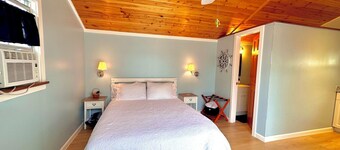 Adorable Waterfront guest house