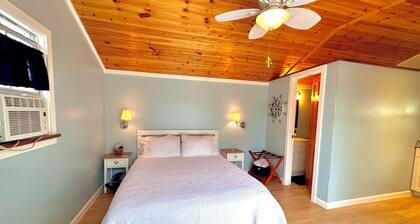 Adorable Waterfront guest house