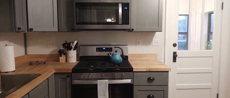 冰箱、微波炉、烤箱、炉灶