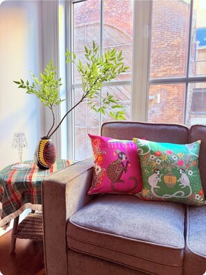 Smart TV, fireplace, books, printers