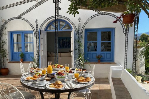 Amazing 6 bed villa with private pool and views