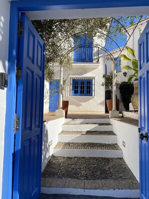 تفاصيل الفندق من الخارج