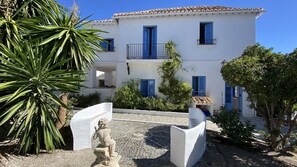 المنشأة من الخارج