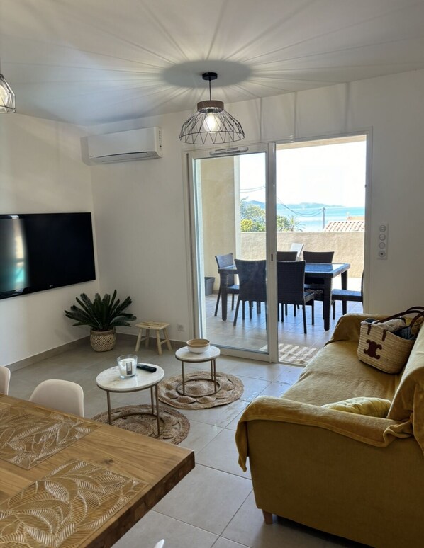 Living area - Charming Apartment by the Sea with a Private Pool (Saint-Florent)