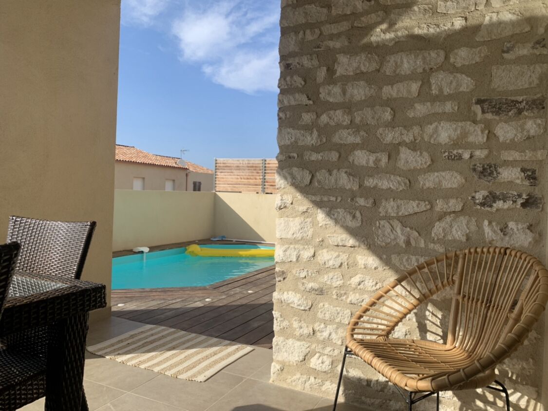 室外游泳池，恒温泳池