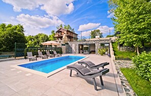 A heated pool - 3 bedroom cozy home in Karlovac (Karlovac)