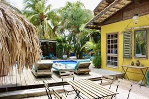 Outdoor dining - your favorite guesthouse on Bonaire (Kralendijk)