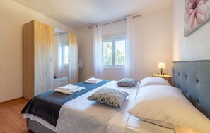 3 bedrooms, travel crib, free WiFi, bed sheets - Stunning apartment in Glavica (Glavica)