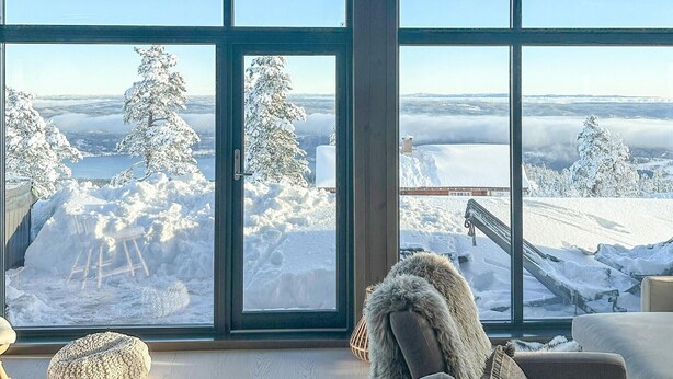 A room with large windows offering a snowy landscape view. - Awesome home in Hønefoss with WiFi (Hønefoss)