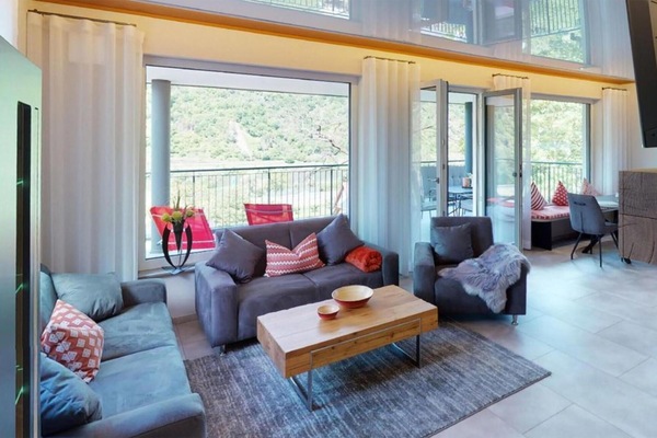 Una Smart TV, una chimenea