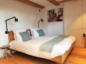 1 bedroom, in-room safe, iron/ironing board, free WiFi - Stay in our centrally located 18th century house. Contactless stay possible. (Amsterdam)