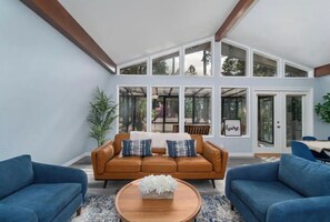 Smart TV, fireplace, table tennis