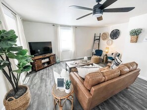 TV - Cozy & Quiet in Oshkosh! (Oshkosh)