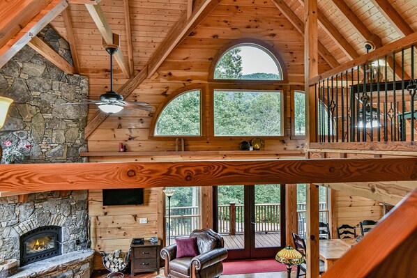 TV, fireplace - MOUNTAIN HOME NEW DISCOUNTED RATES MOUNTAIN VIEWS MILITARY DISC PETS HOT TUB (Marshall)