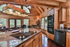 Fridge, microwave, oven, stovetop - MOUNTAIN HOME NEW DISCOUNTED RATES MOUNTAIN VIEWS  MILITARY DISC PETS HOT TUB (Marshall)