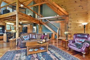 TV, fireplace - MOUNTAIN HOME NEW DISCOUNTED RATES MOUNTAIN VIEWS  MILITARY DISC PETS HOT TUB (Marshall)