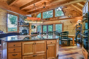 Interior - MOUNTAIN HOME NEW DISCOUNTED RATES MOUNTAIN VIEWS  MILITARY DISC PETS HOT TUB (Marshall)