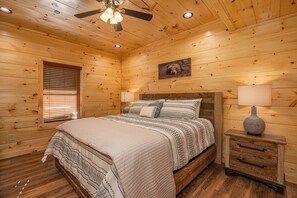 5 bedrooms, desk, iron/ironing board, travel crib