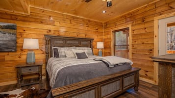 5 slaapkamers, een bureau, een strijkplank/strijkijzer, reisbedje