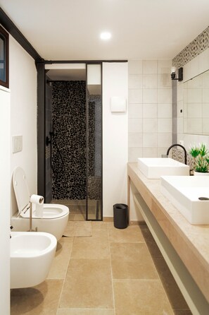 Douche, bidet