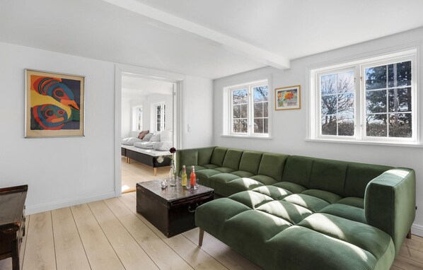 تلفزيون ذكي، مدفأة، تنس طاولة