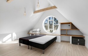 6 bedrooms, travel cot, free WiFi