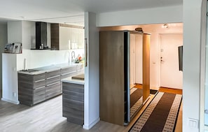 Fridge, microwave, oven, coffee/tea maker