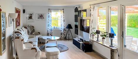 Smart TV, fireplace, DVD player